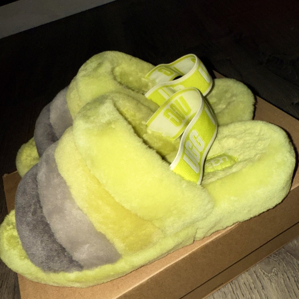 UGG FLUFF YEA SLIDE SLIPPERS SZ 8